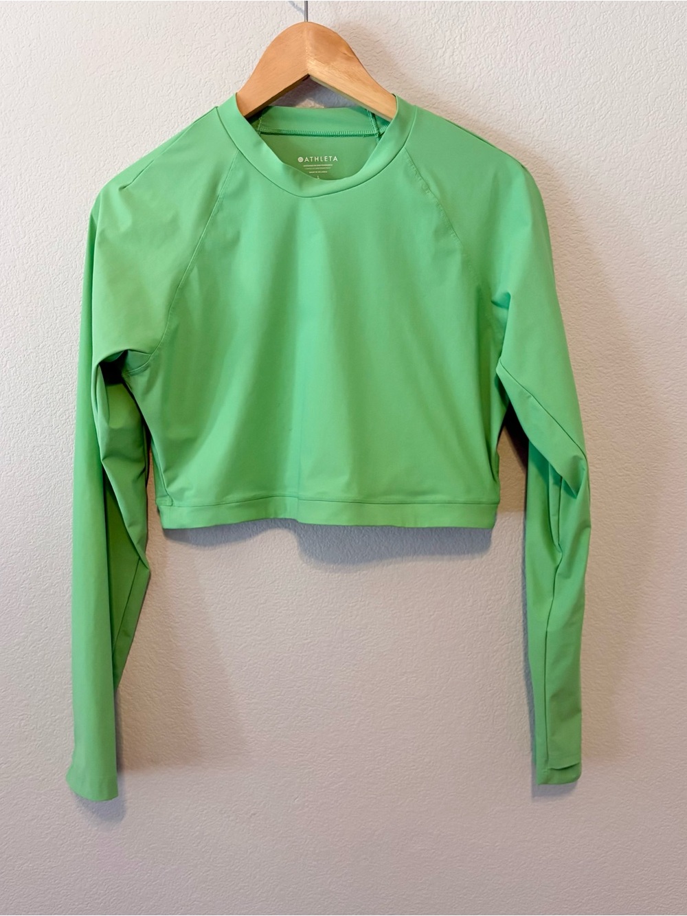 Athleta Green Crosstrain Ultra Crop Top Long Sleeve Athletic Top
